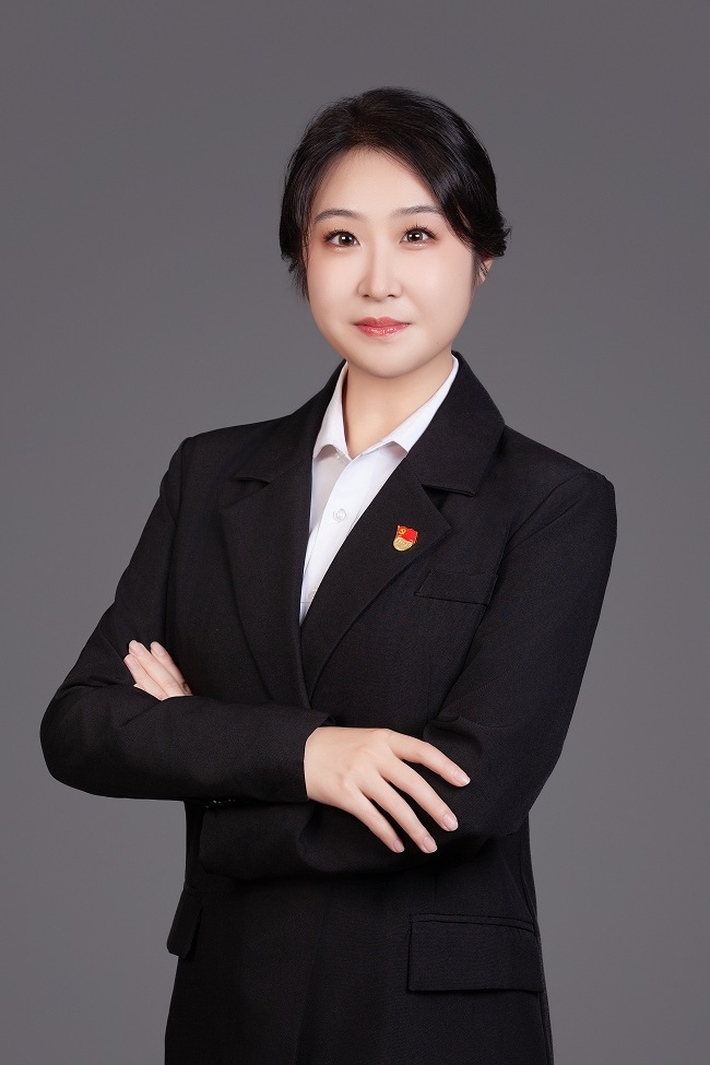 邹莹