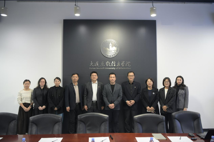 大连市开发区第十高级中学一行莅临我校参观交流