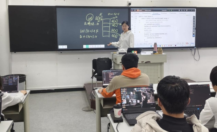 在代码世界里淬炼成长，这届大一新生太拼了！