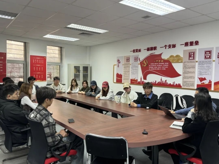 应用技术学院成功举办2024-2025学年第二学期期中师生交流座谈会