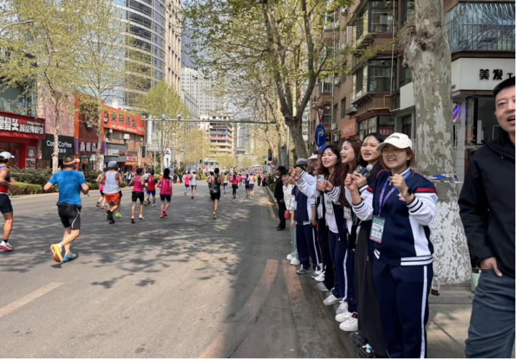 青春护赛道，志愿助"大马”