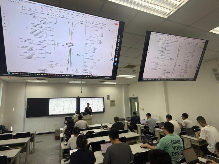 应用技术学院成功举办“AI智能体开发与应用”培训